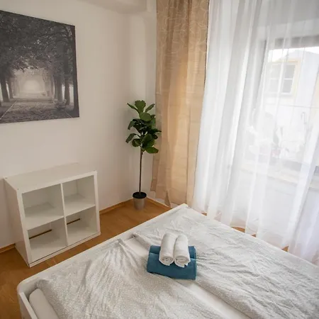 Traditional Old Town Apartment *