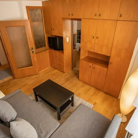 Traditional Old Town Apartment *